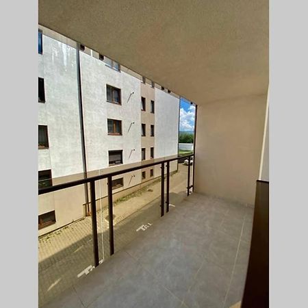 Cozy Modern One Bedroom Floresti  Ngoại thất bức ảnh